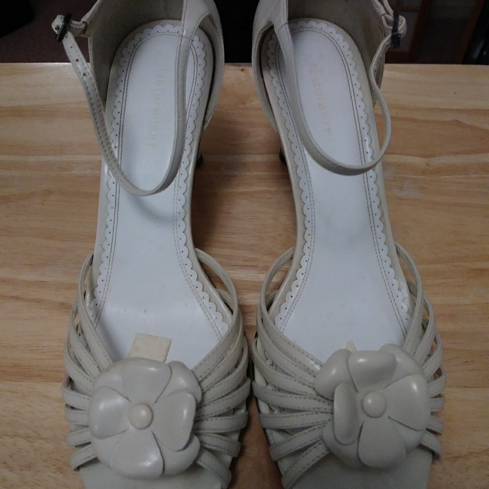 Twila Ice Beige Leath Women's Dress Shoes Size 10M